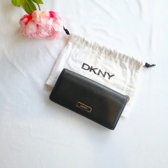 Dkny Handbags - DKNY PEBBLE/SAFFIANO Black Leather Wallet